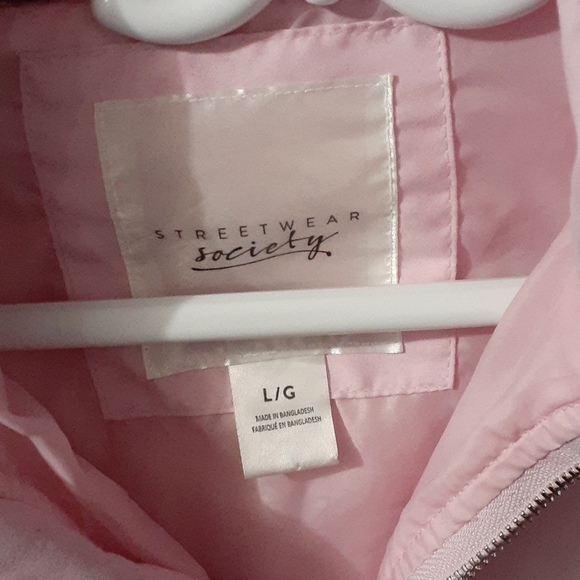 Pink windbreaker - Picture 3 of 4